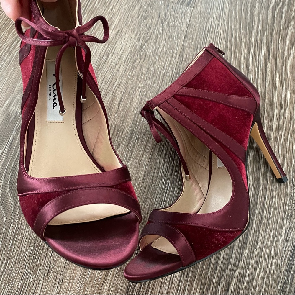 Nina burgundy velvet heels